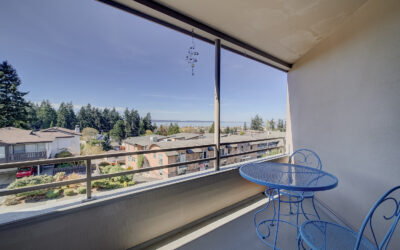 Edmonds Bowl Two Bedroom Top Floor Condo With Sound Views