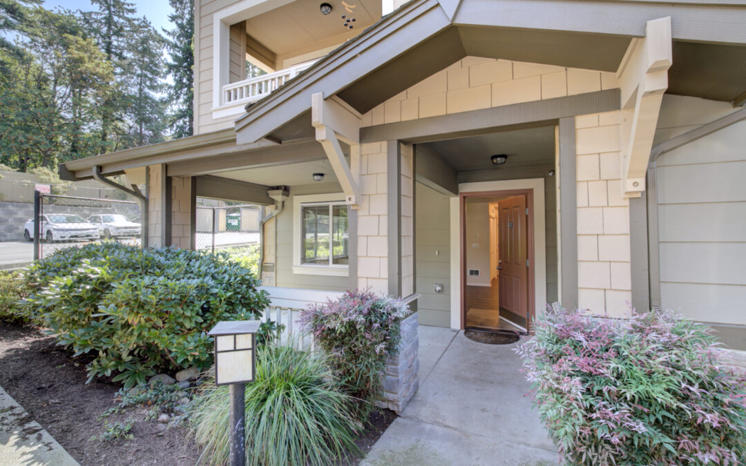 Crisp + Clean Two Bedroom Kirkland Condo For Rent